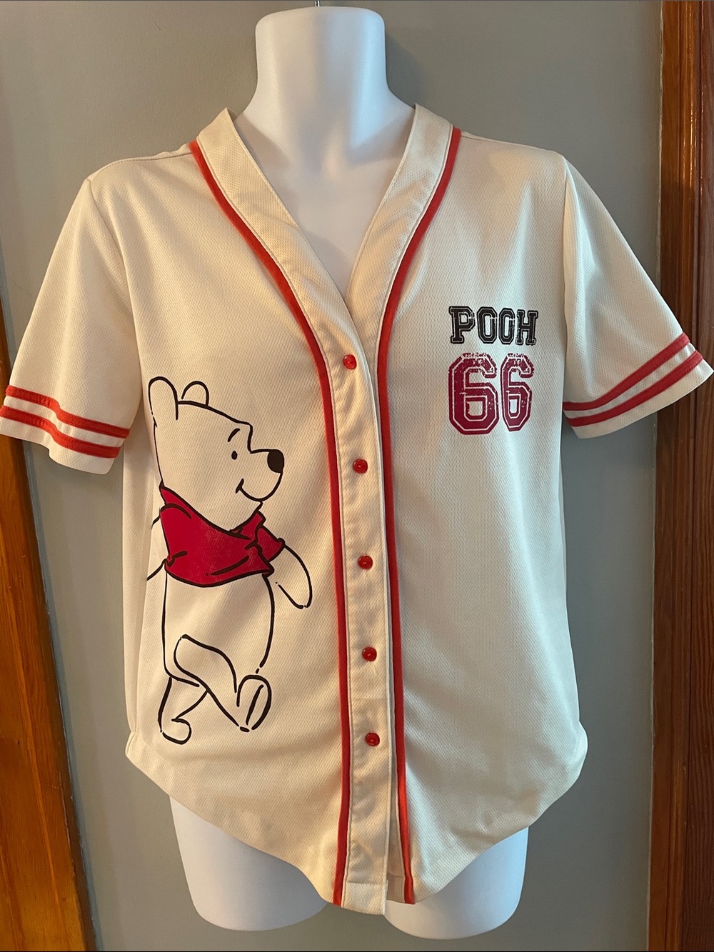 DISNEY Winnie the Pooh Whimsical Fun Sporty Cream/Red Baseball Collector Shirt